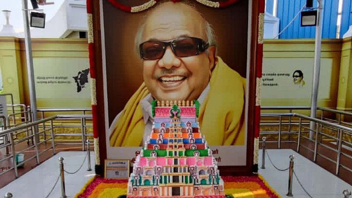கருணாநிதி நினைவிடத்தில் திடீர் கோயில் கோபுரம்!- காரணம் என்ன?