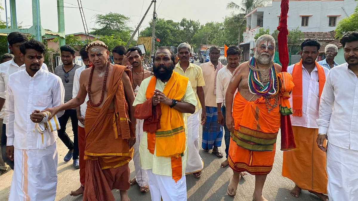 மதுரை ஆதீனத்துடன் களிமேடு வந்திருந்த மன்னார்குடி ஜீயர், மற்றும் ராம.ரவிக்குமார்