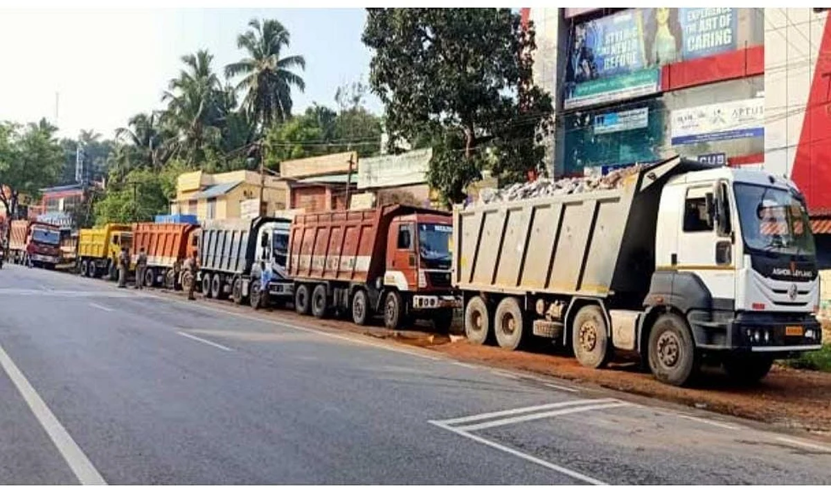 குமரியிலிருந்து கேரளத்துக்கு 14 லாரிகளில் கடத்தப்பட்ட கனிமவளம்: அதிரடி காட்டியது போலீஸ்