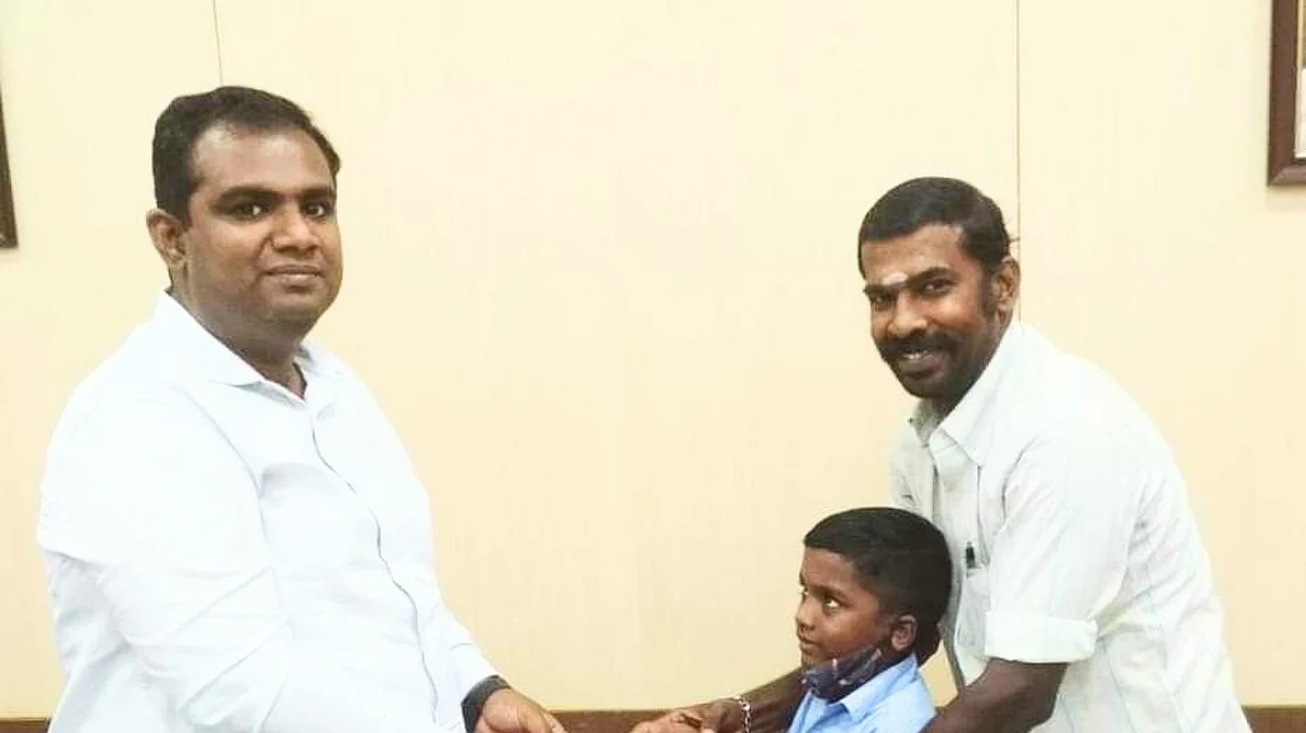 `நானும் இலங்கை தமிழர்களுக்காக கொடுக்கிறேன்'- நெகிழவைத்த 2-ம் வகுப்பு மாணவன்