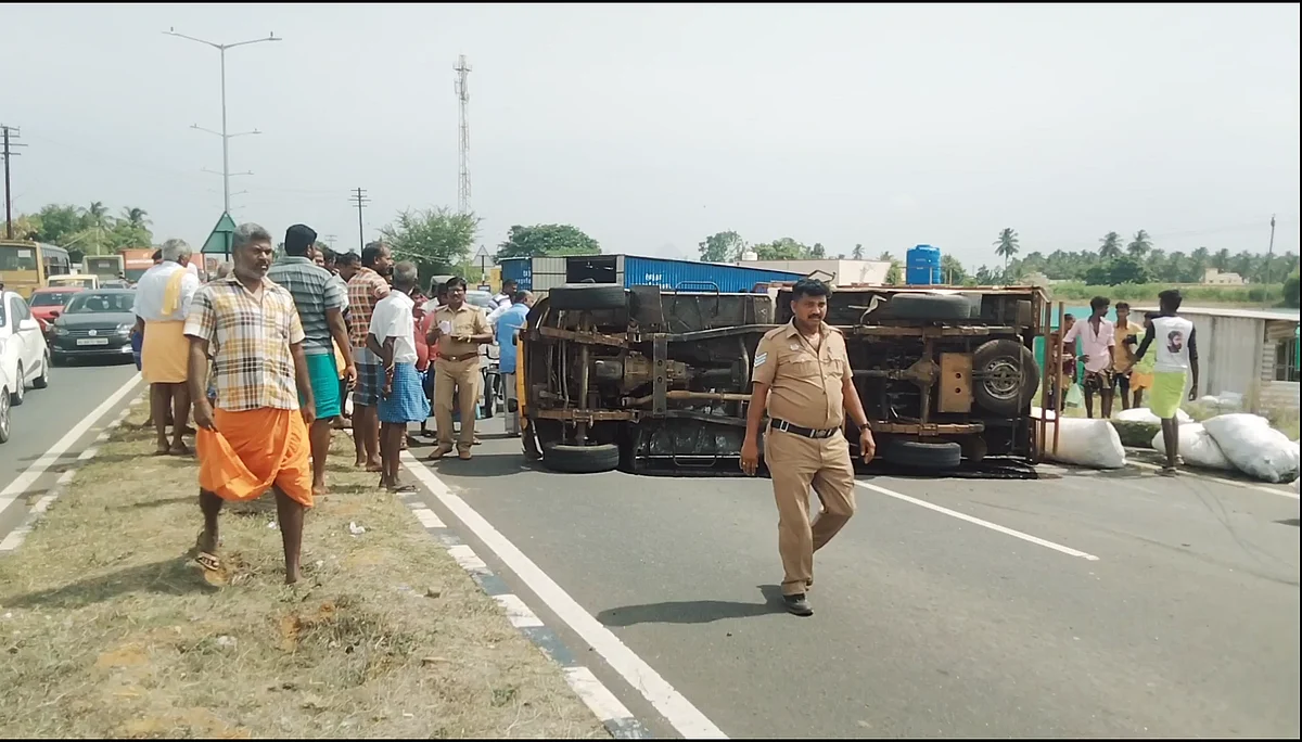 மோதிய சரக்கு வேன்... பறிபோன தம்பதியின் உயிர்: சாலையை கடக்கும் போது நடந்த விபரீதம்
