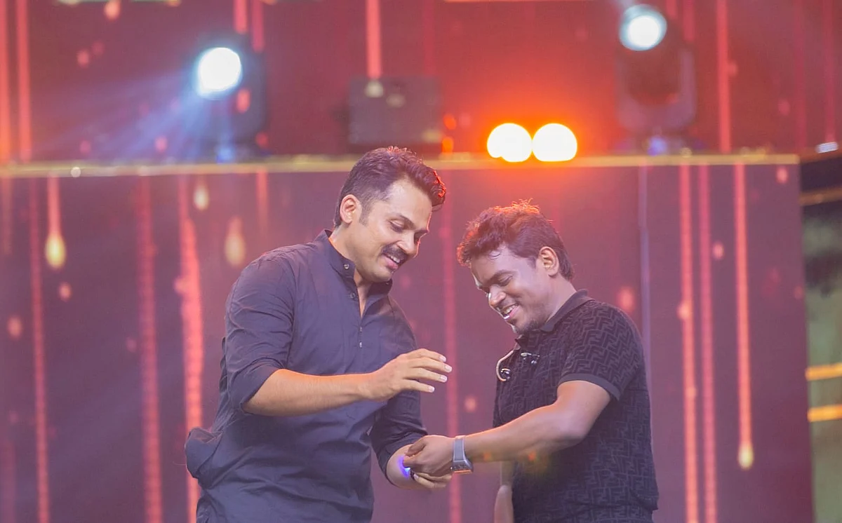 யுவன் சங்கர் ராஜாவுக்கு நடிகர் கார்த்தி கொடுத்த ஸ்பெஷல் கிஃப்ட்!