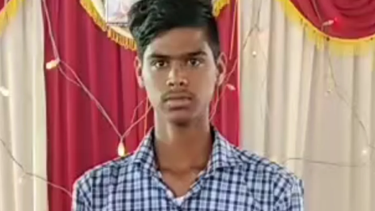 வீட்டில் தந்தையின் உடல்... பொதுத்தேர்வை எழுதிய மாணவன்: கண்ணீருடன் நடந்த இறுதிச் சடங்கு