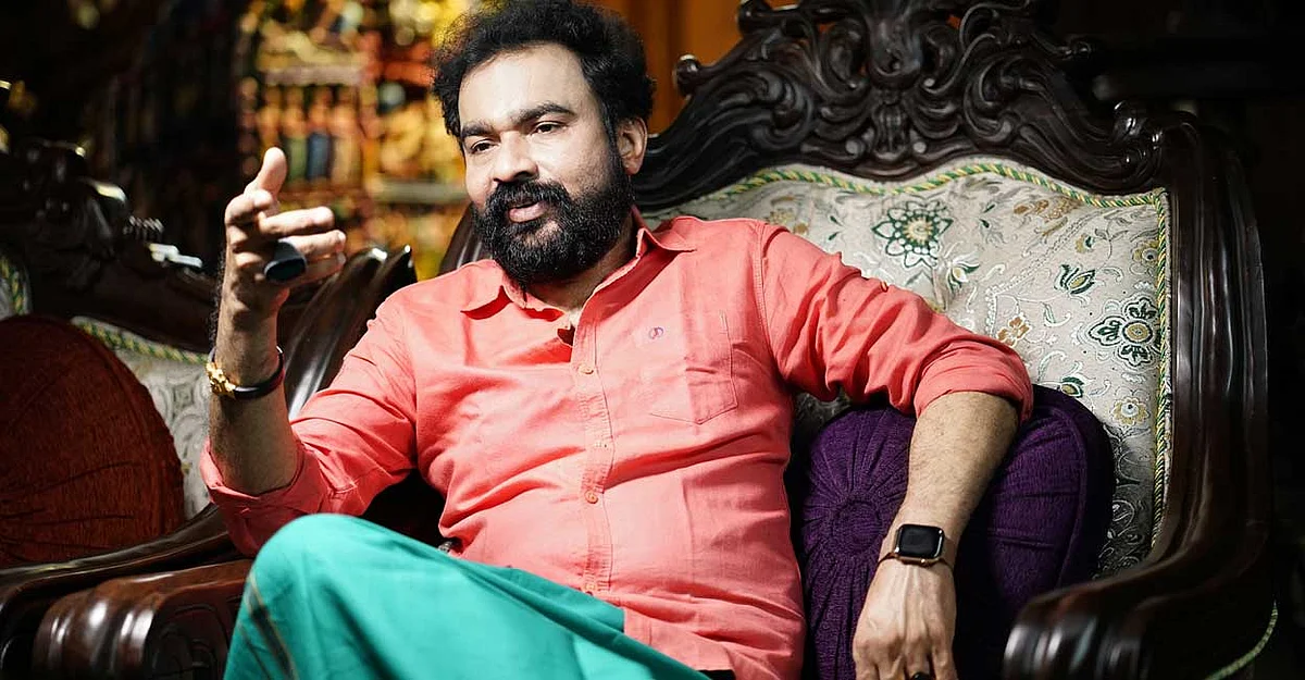 `புருனே சுல்தான் கிரீடம், இயேசுவின் உடை’- புருடா மன்னன் வழக்கில் சூப்பர் ஸ்டாருக்கு நோட்டீஸ்!
