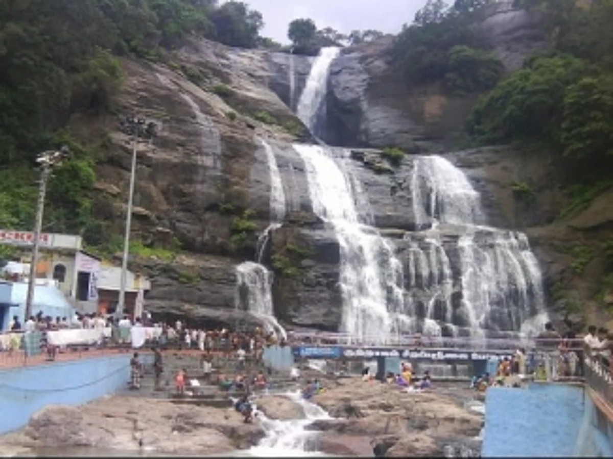 குற்றாலம் பேரூராட்சி தலைவர் பதவியை கைப்பற்றியது அதிமுக- வெற்றி பெற காரணமான திமுக உறுப்பினர்