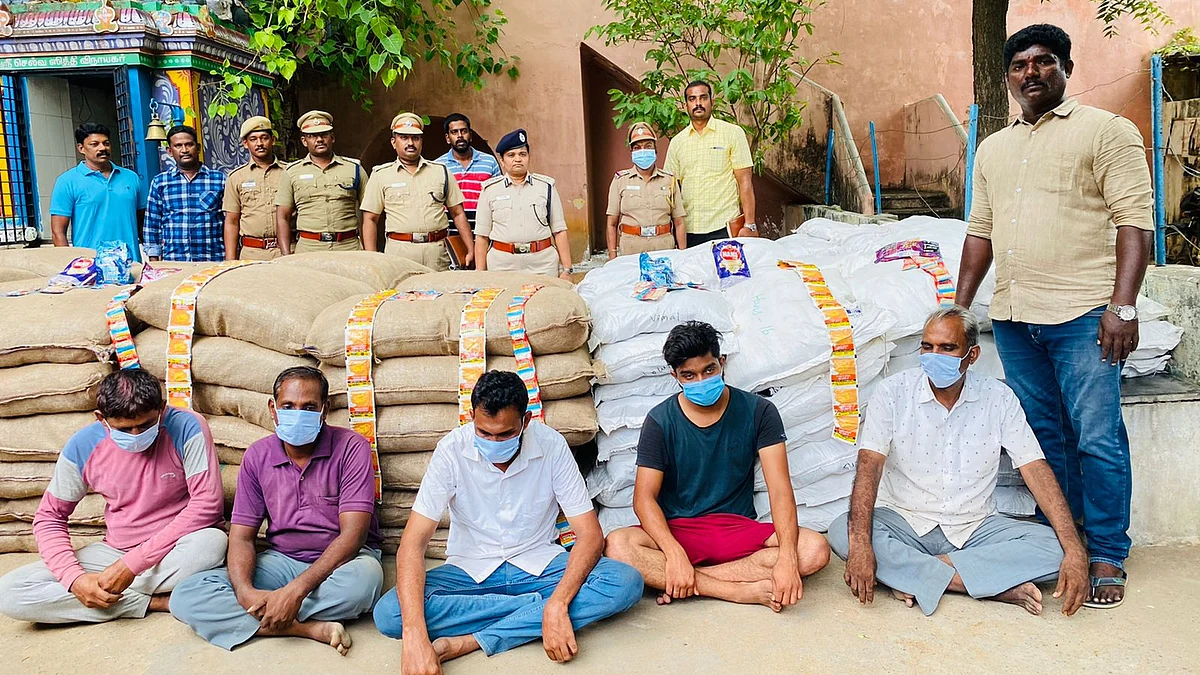 பெங்களூருவிலிருந்து சொகுசு காரில் தஞ்சை வந்த குட்கா: சிறுவன் உள்பட 6 பேர் சிக்கினர்