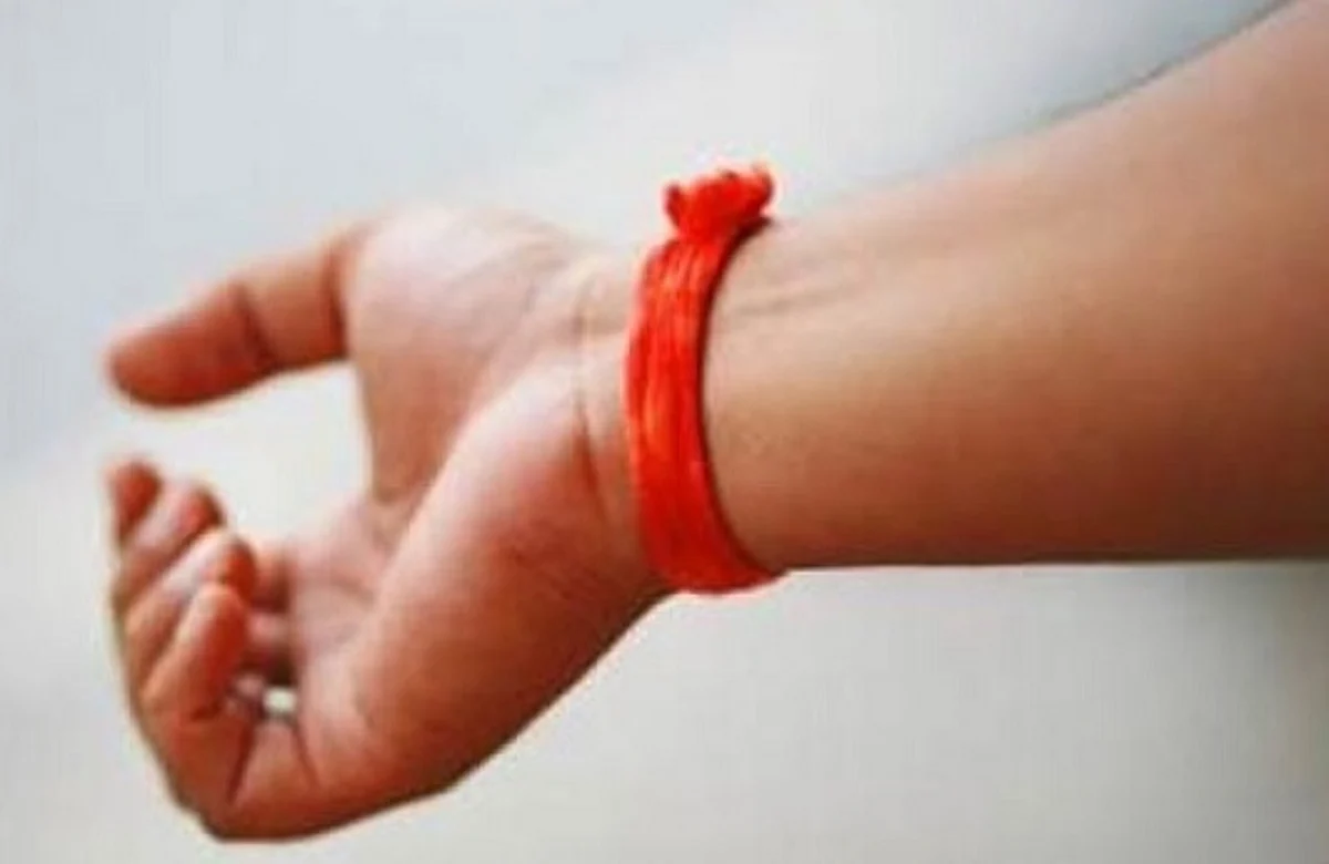 மாணவர்களின் கைகளில் சாதி கயிறு: அதிரடி காட்டிய கல்வி அதிகாரி