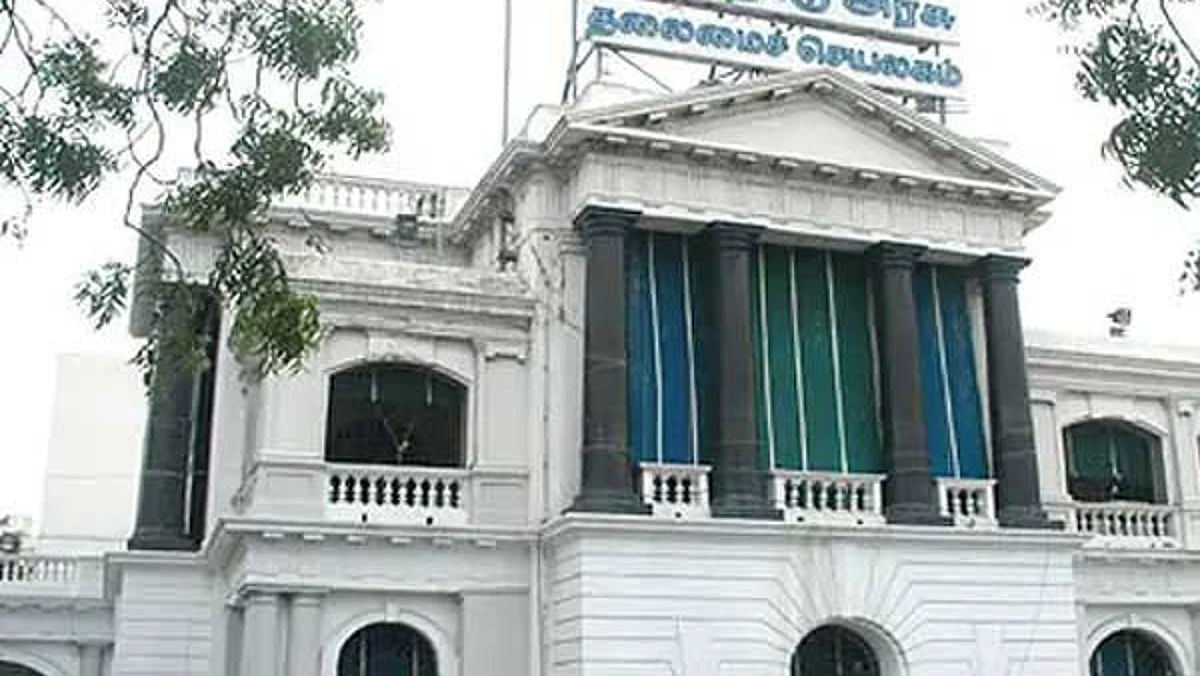 ஐஏஎஸ் அதிகாரிகள் 12 பேர் பணியிடமாற்றம்