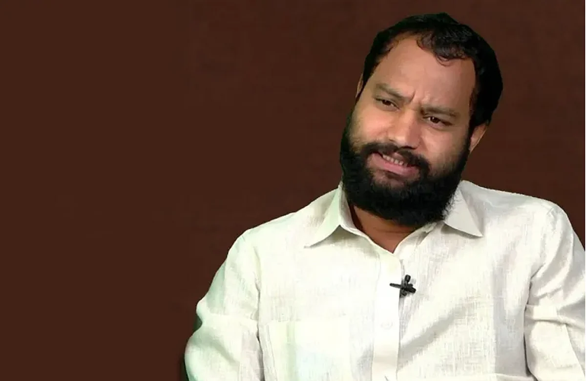 துணி எடுத்தபோது மின்சாரம் பாய்ந்தது: 4-வது மாடியிலிருந்து தூக்கி வீசப்பட்ட இயக்குநர் பலி