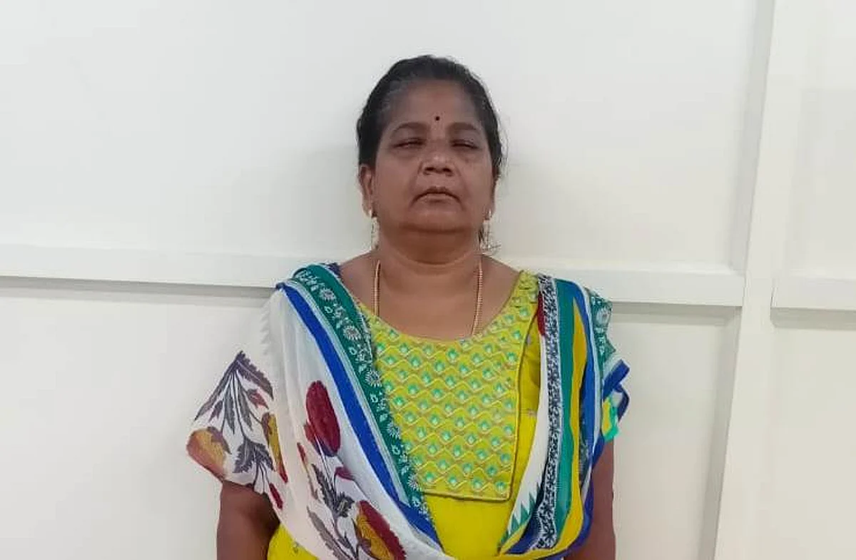 சார்பதிவாளர் செல்வசுந்தரி