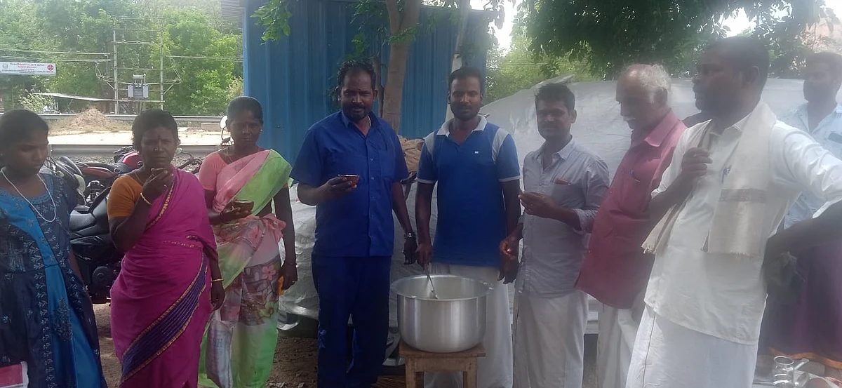 உப்புக்கஞ்சி காய்ச்சி முள்ளிவாய்க்கால் நினைவேந்தல்!
