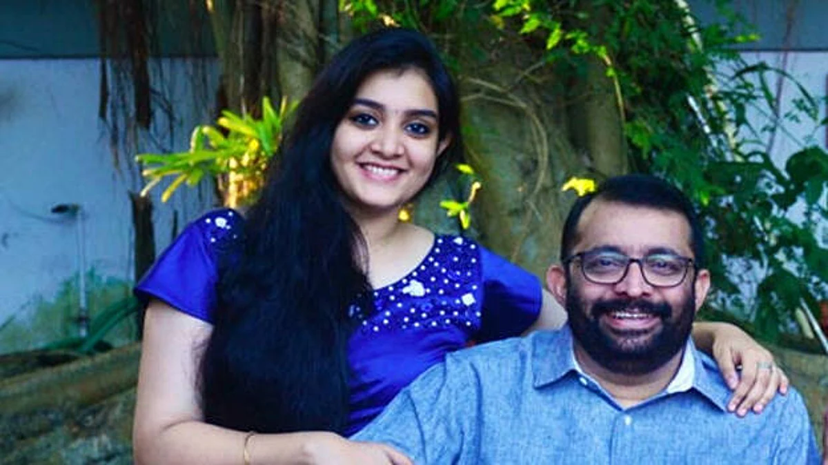 `இந்த நடமாடும் தெய்வங்களின் ஆசி கிடைக்கட்டும்'- முதியோர் இல்லத்தில் மகளின் திருமணத்தை நடத்தும் முன்னாள் சபாநாயகர்
