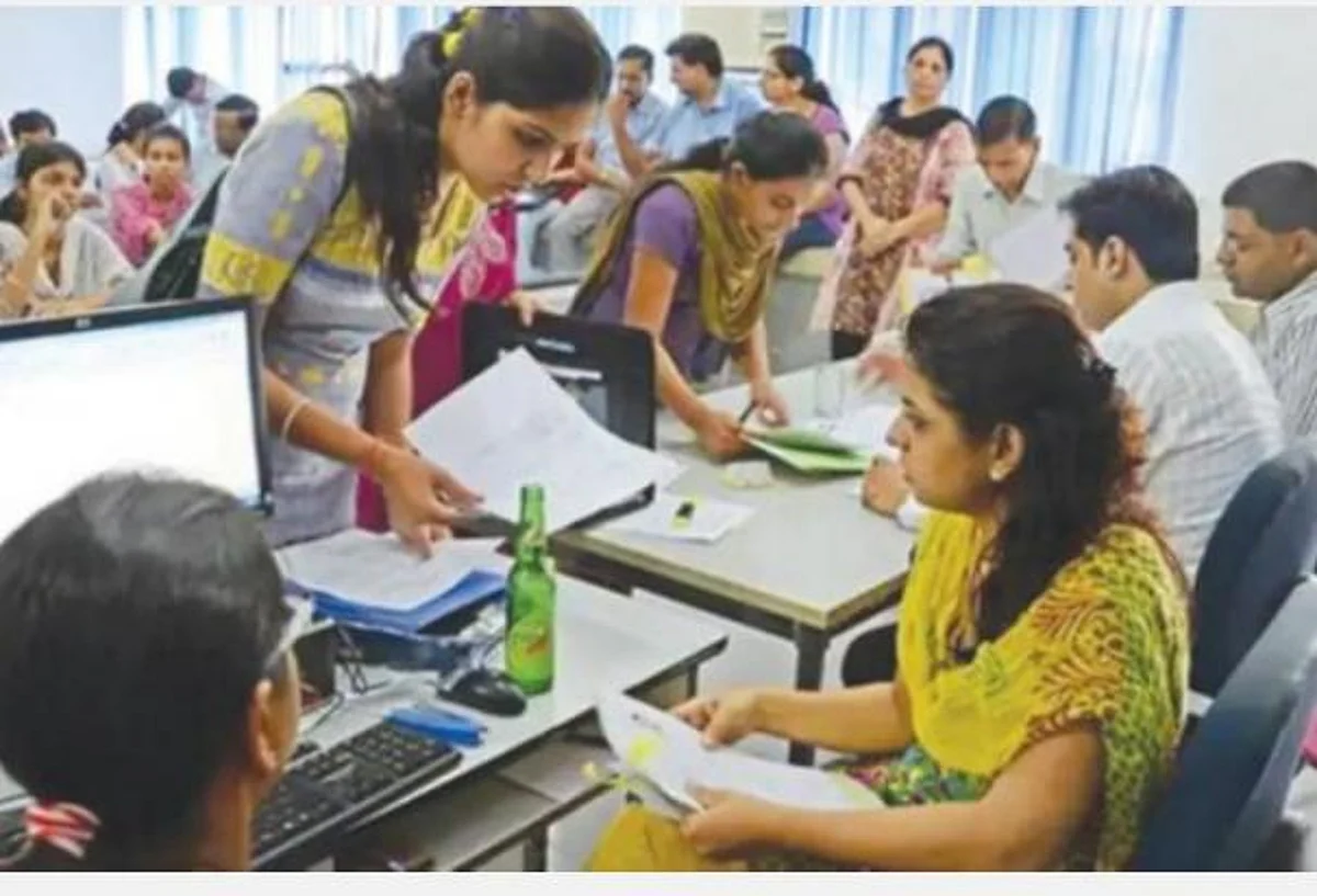 பிஇ, பிடெக் படிப்புகளுக்கான செமஸ்டர் கட்டணம் அதிரடி உயர்வு: மாணவர்கள் வேதனை