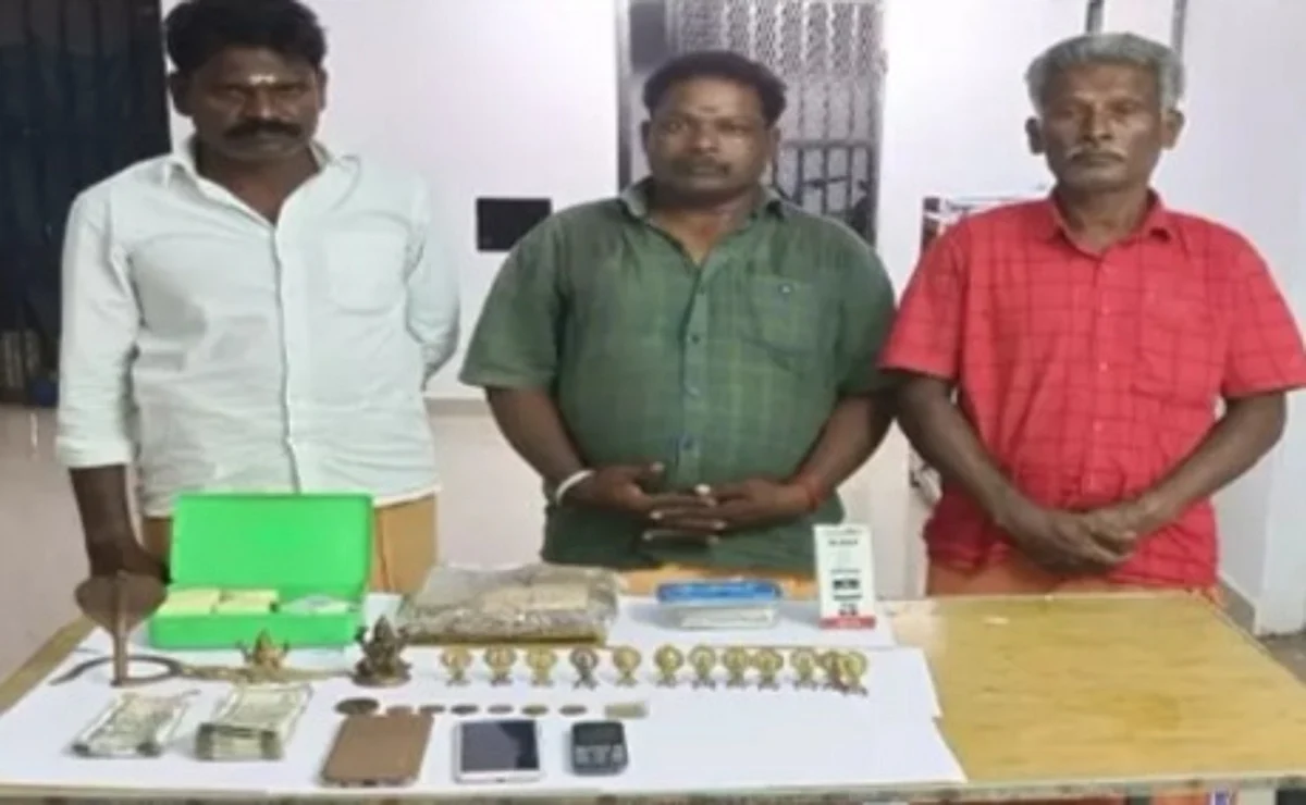‘உங்கள் வீட்டில் புதையல் இருக்கிறது… பணம் கொடுத்தால் எடுத்து தருகிறோம்’!:
மந்திரவாதிகளிடம் ஏமாந்த பெண்!
