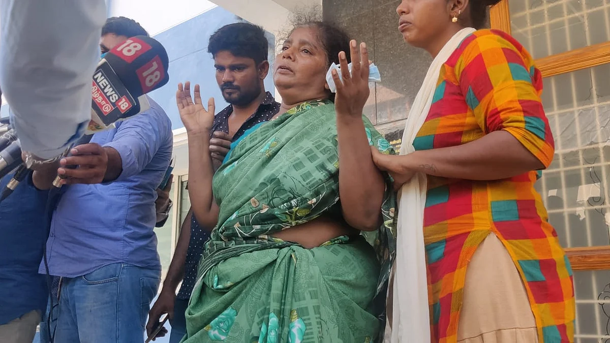 `போலீஸார் பொய் சொல்கிறார்கள்; மகன் சாவுக்கு நீதி கிடைக்கணும்'- ராஜசேகரின் தாயார் கண்ணீர்