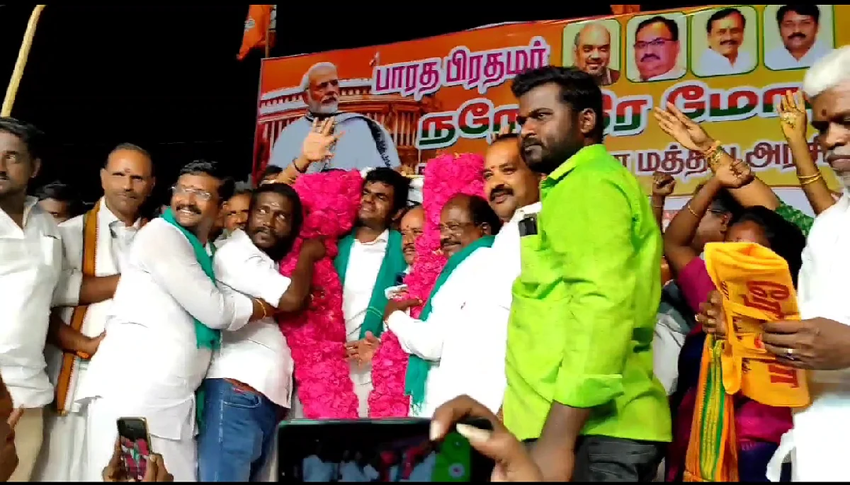 பாஜக தலைவர் அண்ணாமலை முன் மேடையிலிருந்து தள்ளி விடப்பட்ட அதிமுக முன்னாள் எம்எல்ஏ!