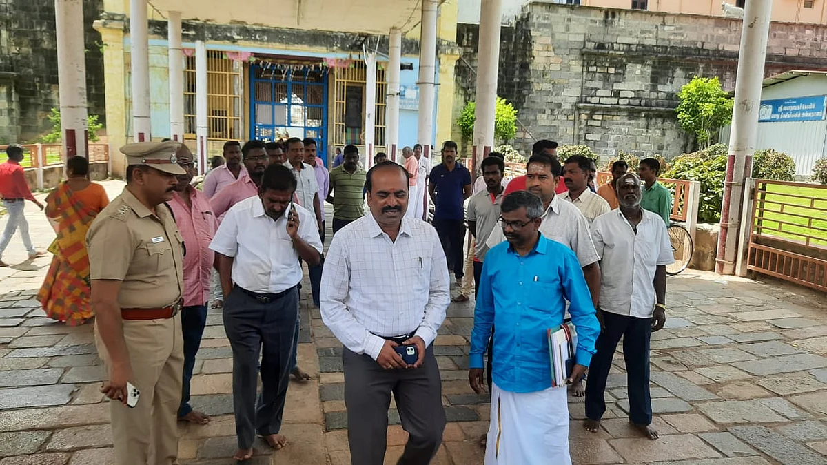அலுவலகத்தை பூட்டினர் தீட்சிதர்கள்: இன்றும் திரும்பிச் சென்றது அறநிலையத்துறை குழு