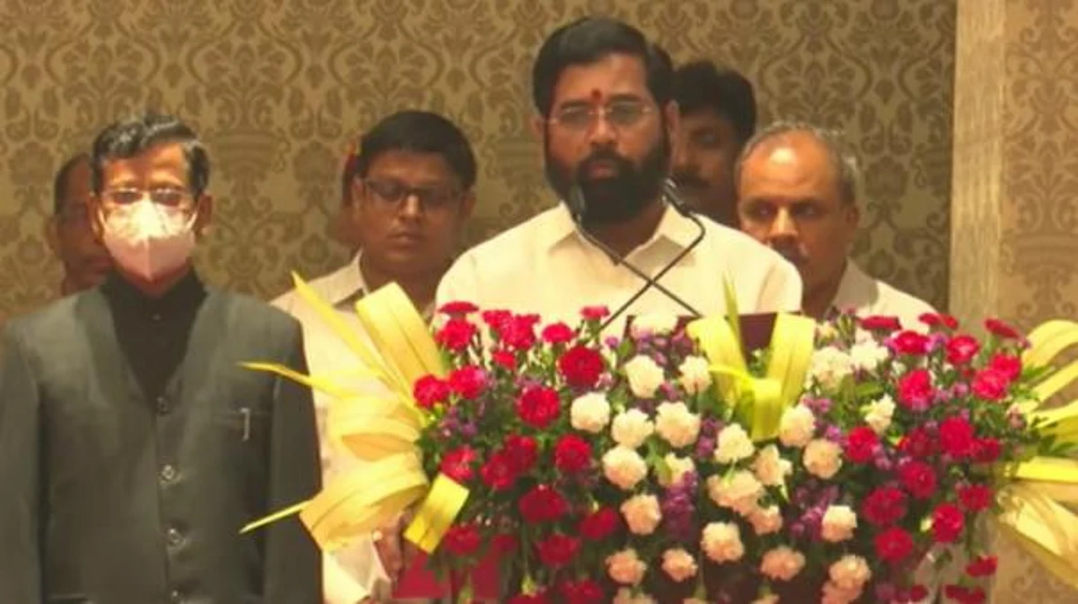 உத்தவ் தாக்கரேவிற்கு எதிராக போர்க்கொடி தூக்கிய ஷிண்டேவிற்கு முதல்வர் பதவி: துணை முதல்வர் ஆனார் பட்னாவிஸ்!
