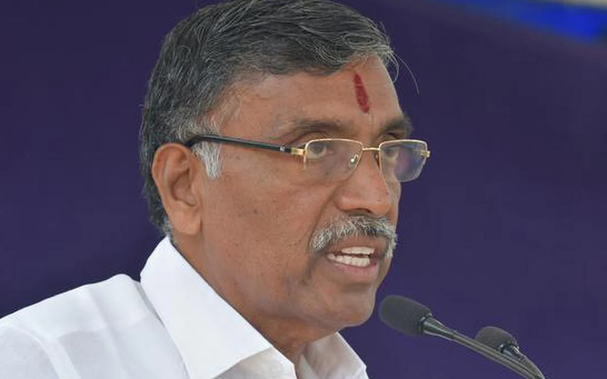 `விரைவாகக் குற்றப்பத்திரிகை தாக்கல் செய்யுங்கள்'- முன்னாள் அமைச்சருக்கு எதிரான வழக்கில் நீதிமன்றம் கிடுக்குப்பிடி!