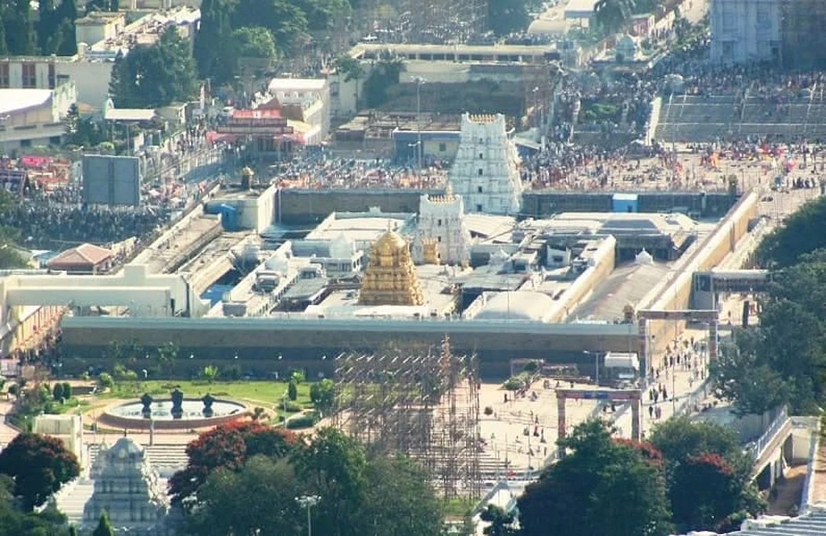 திருப்பதி தேவஸ்தான வரலாற்றில் சாதனை: ஒரே மாதத்தில் 130 கோடி உண்டியல் வசூல்!
