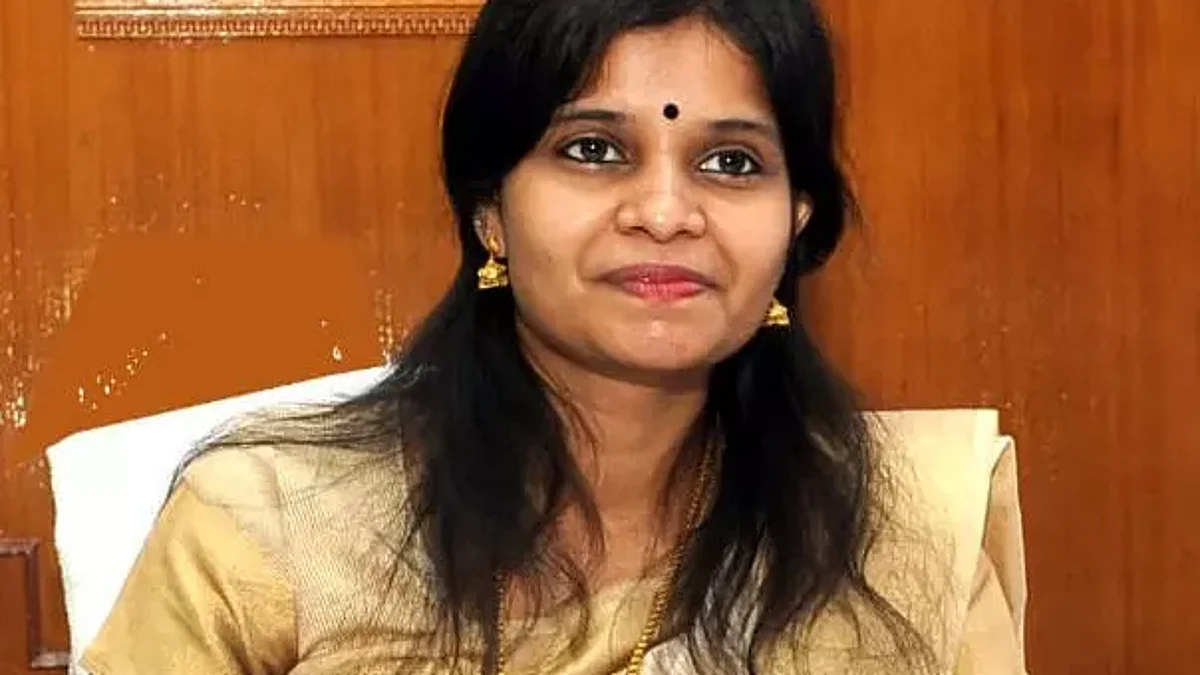 அரசு நிகழ்ச்சியில் மயங்கி விழுந்த திருவாரூர் பெண் கலெக்டர்: பதறிப்போன பொதுமக்கள்