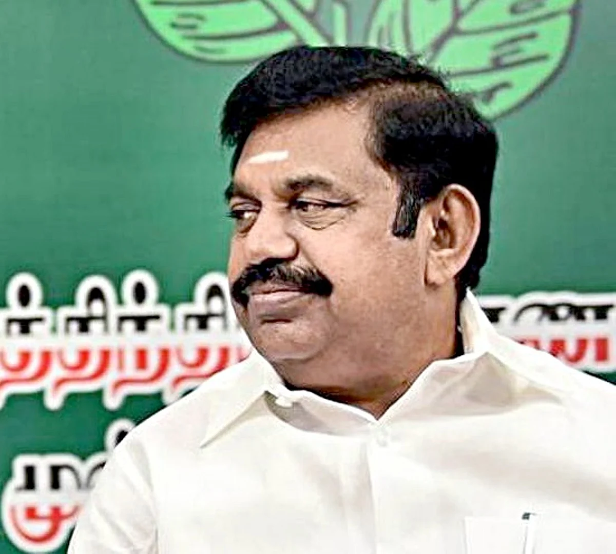 எடப்பாடியாருக்கு ஆதரவாக அமமுக போஸ்டர்?