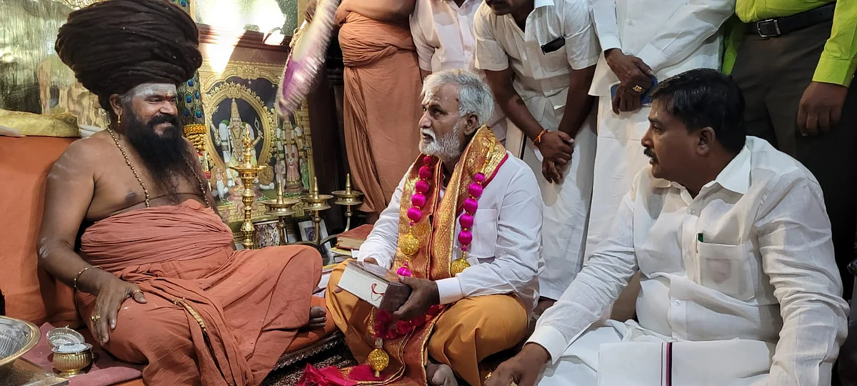 தருமபுர ஆதீனம் மடத்திற்கு அமைச்சர் சேகர்பாபு திடீர் வருகை: நடந்தது என்ன?