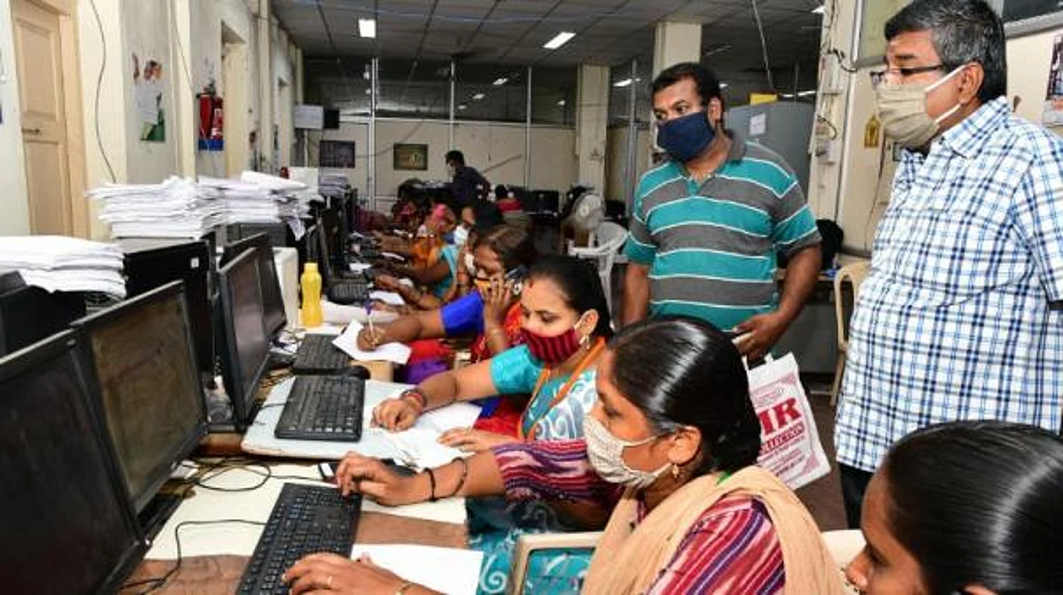 தினமும் 12 மணி நேரம் வேலை... வாரம் 3 நாள் விடுமுறை: 12 மாநிலங்களில் ஜூலை 1 முதல் அமலாகிறது புதிய தொழிலாளர் விதிகள்