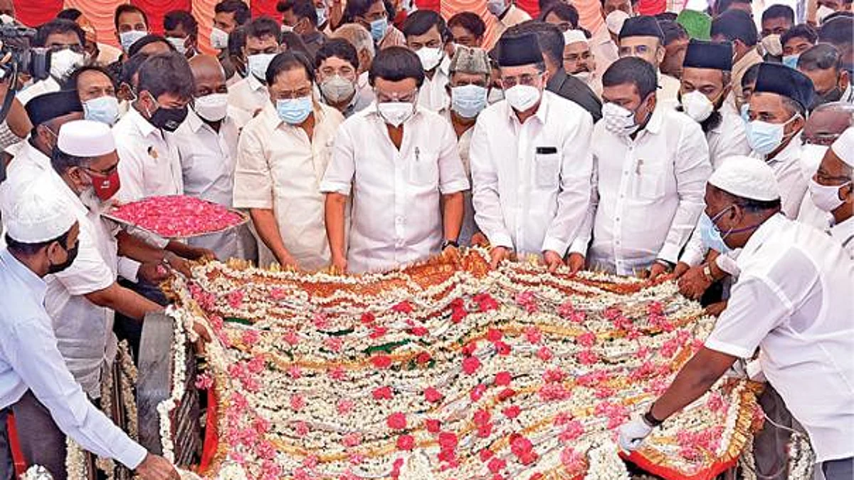 காயிதே மில்லத் பிறந்தநாள்: நினைவிடத்தில் முதல்வர் ஸ்டாலின் மரியாதை