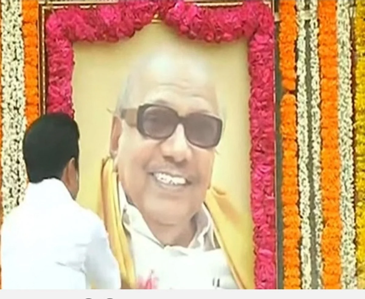 அரசு விழாவாக கொண்டாடப்பட்ட கருணாநிதியின் பிறந்த நாள்: முதல்வர், அமைச்சர்கள் கருணாநிதி சிலைக்கு மரியாதை