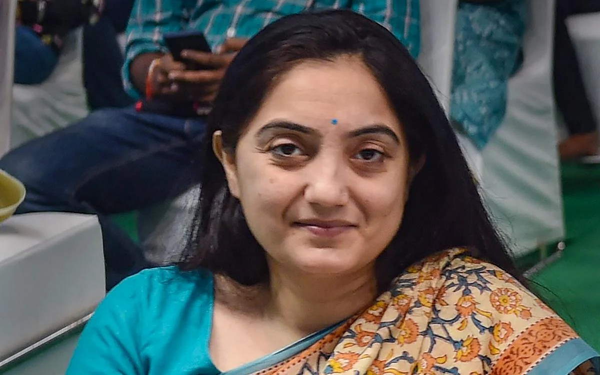 நுபுர் சர்மாவுக்கு லுக் அவுட் நோட்டீஸ்...நான்கு முறை சம்மன் அனுப்பியும் ஆஜராகாததால் போலீஸ் அதிரடி!