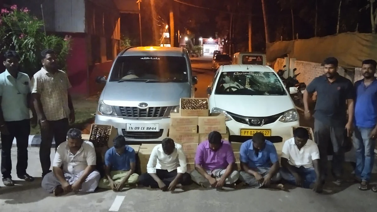 தமிழகத்திற்கு கடத்தி வரப்பட்ட புதுச்சேரி 'சரக்கு’: 2400 மதுபாட்டில்கள் பறிமுதல்!