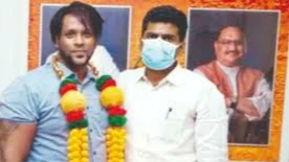 போலீஸாரால் தேடப்படும் குற்றவாளிக்கு பாஜகவில் முக்கிய பதவி:பொதுமக்கள் அதிர்ச்சி