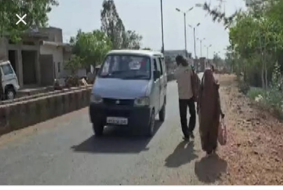 உயிரிழந்த சிறுமி உடலை 4 கிமீ சுமந்து சென்ற தாய்மாமன்: ம.பியில் நடந்த சோகம்!