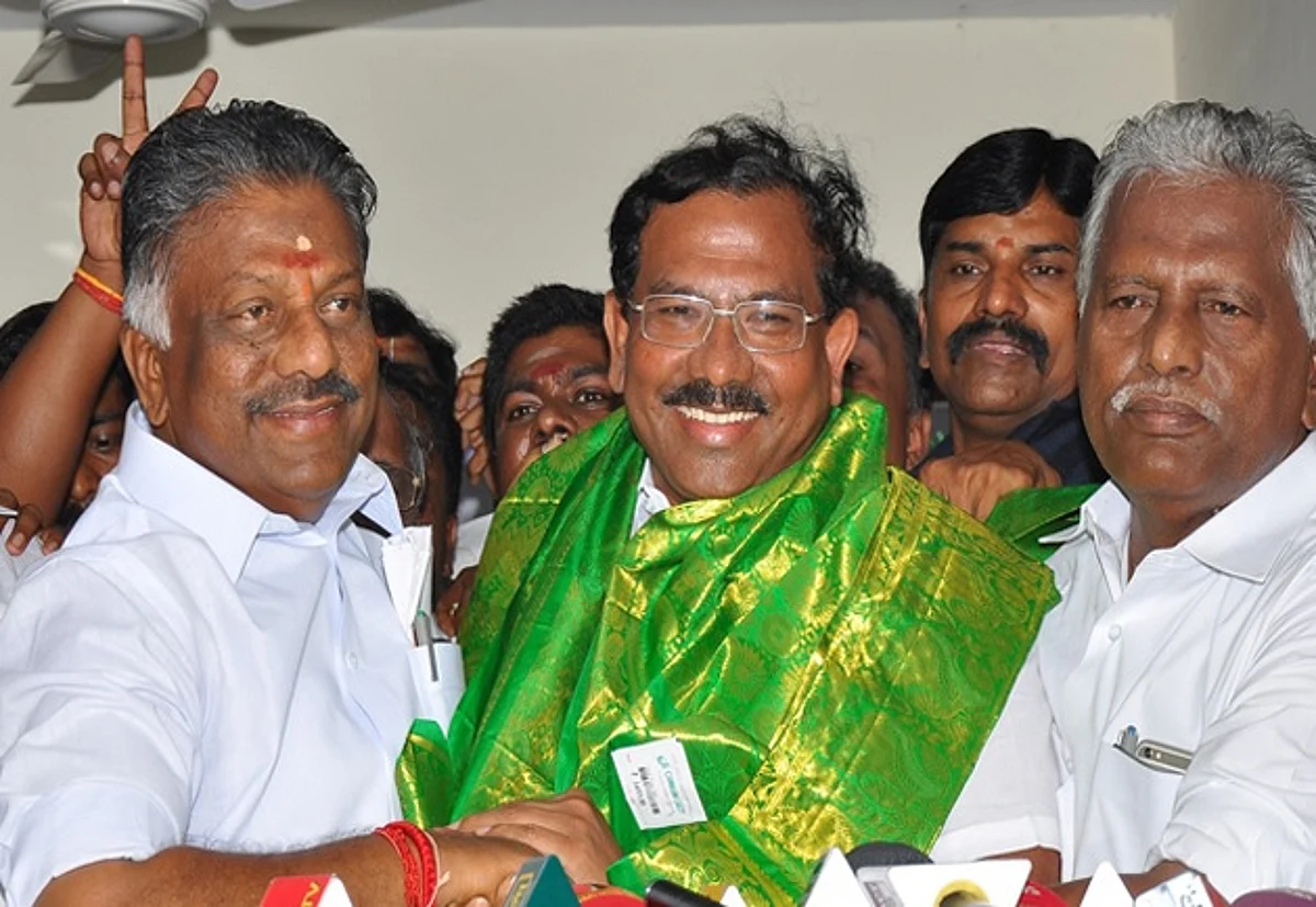 ஓபிஎஸ் ஆதரவாளர் மாஃபா பாண்டியராஜன் திடீர் பல்டி!- ஈபிஎஸ் பக்கம் சாய்ந்தது எப்படி?