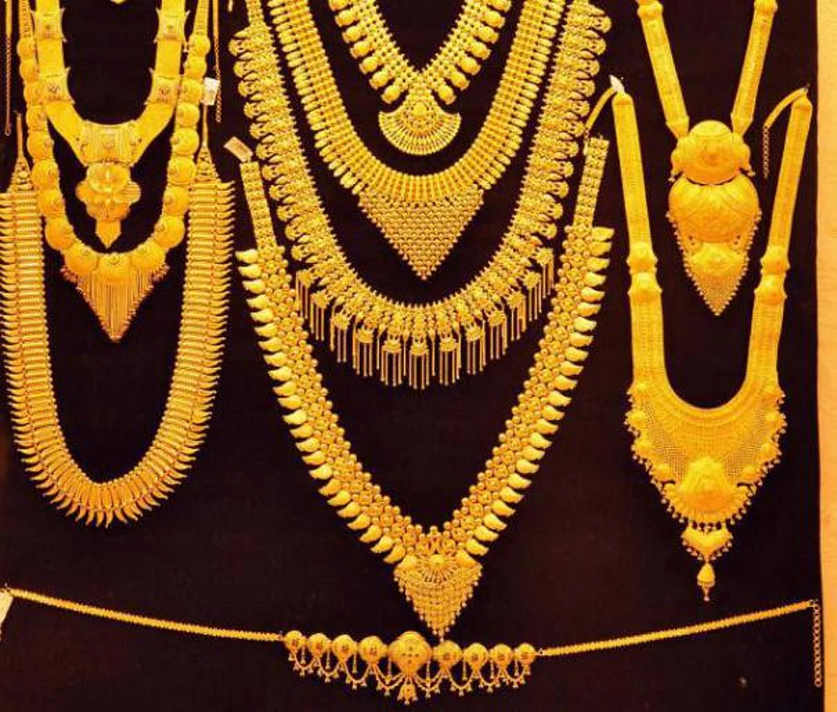 ஓடும் பேருந்தில் டாக்டரை நோட்டமிட்டு நகைப் பையை திருடிய கும்பல்!