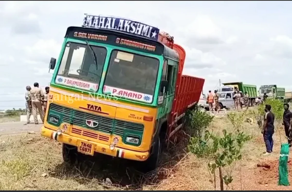வளைகாப்புக்கு சென்றபோது பறிபோன உயிர்கள்... குழந்தைகள் கவலைக்கிடம்: காரைக்குடி அருகே சோகம்