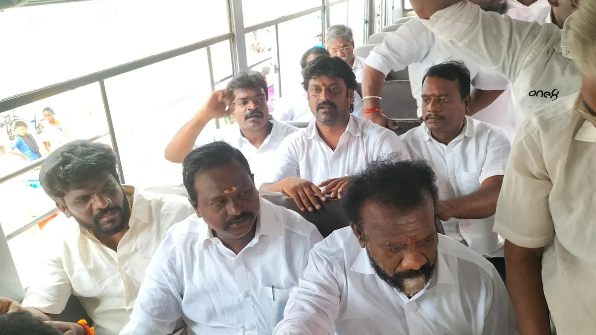 கருப்பு முருகானந்தம் உள்ளிட்ட பாஜகவினர்