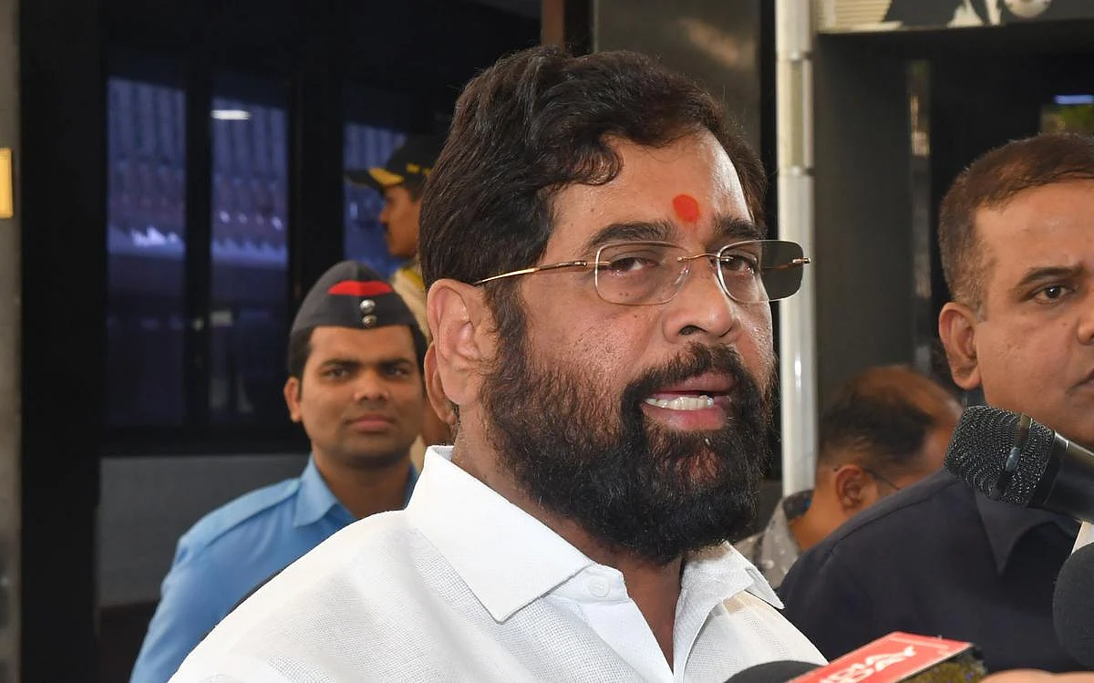 12 எம்எல்ஏக்களுடன் குஜராத்தில் தங்கியுள்ள மூத்த அமைச்சர்: சிவசேனா அரசுக்கு ஆபத்து?