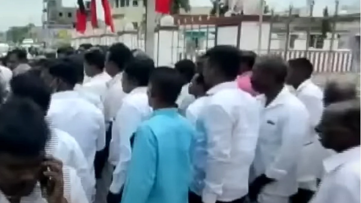 திமுக உட்கட்சி தேர்தலில் ரத்தக்களறி: மனு செய்ய வந்தவரை துரத்தி துரத்தித் தாக்கிய உடன்பிறப்புகள்!