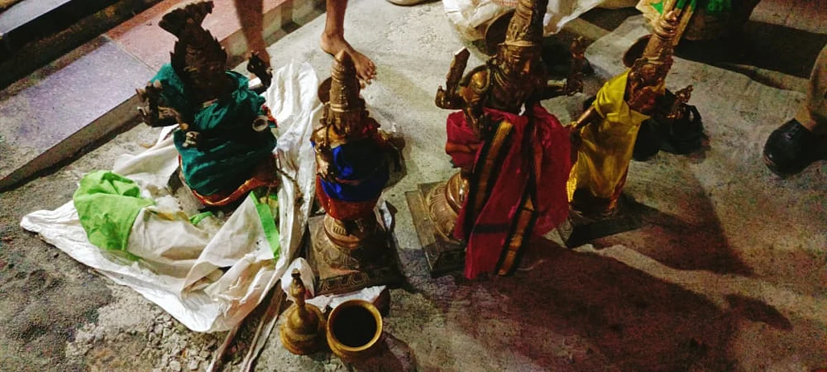 பட்டாபிராம் ரயில் நிலையத்தில் கிடந்த ஐம்பொன் சிலைகள்: 8 சவரன் நகையுடன் கொள்ளையர்கள் ஓட்டம்