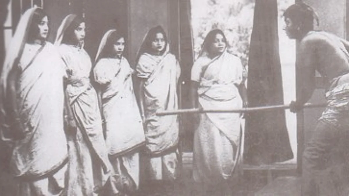 மௌனம் கலைத்த சினிமா - 5: ‘தேனா பாவோனா’