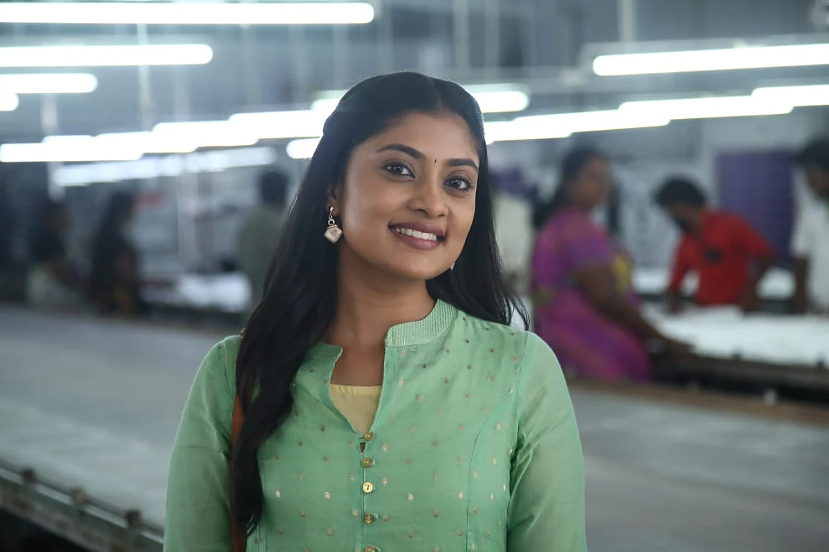 திருப்பூர் பின்னணியில் உருவாகும் காமெடி படத்தில் அம்மு அபிராமி!