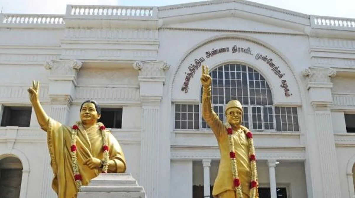 தேர்ந்தெடுக்கப்பட்ட நிர்வாகிகள் மூலம் நடக்கும் அதிமுக பொதுக்குழுவிற்கு தடை கோரி வழக்கு!
