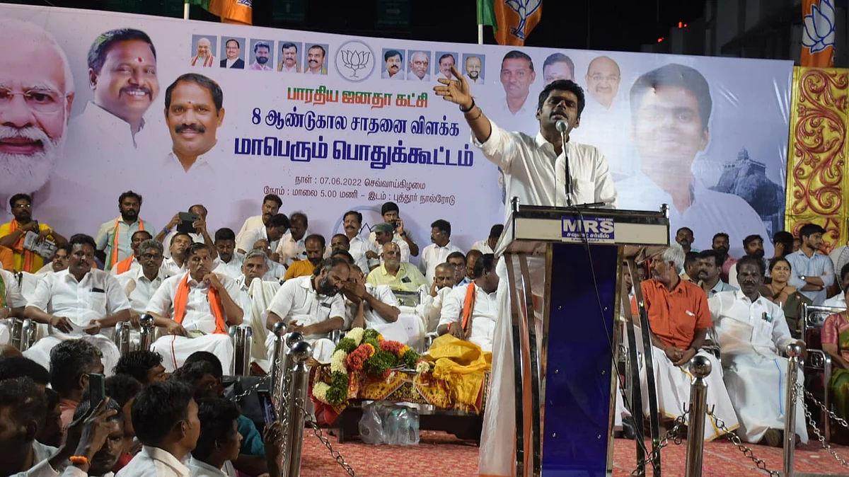 கூட்டத்தில் பேசும் அண்ணாமலை
