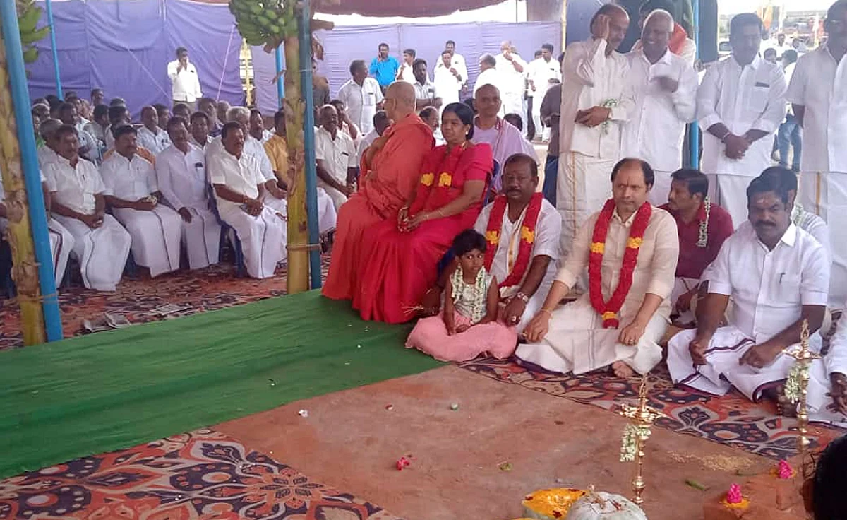 அதிகாலையில் நடந்த யாகம்: சேகர் ரெட்டியுடன் கலந்து கொண்ட முன்னாள் அதிமுக எம்எல்ஏ!