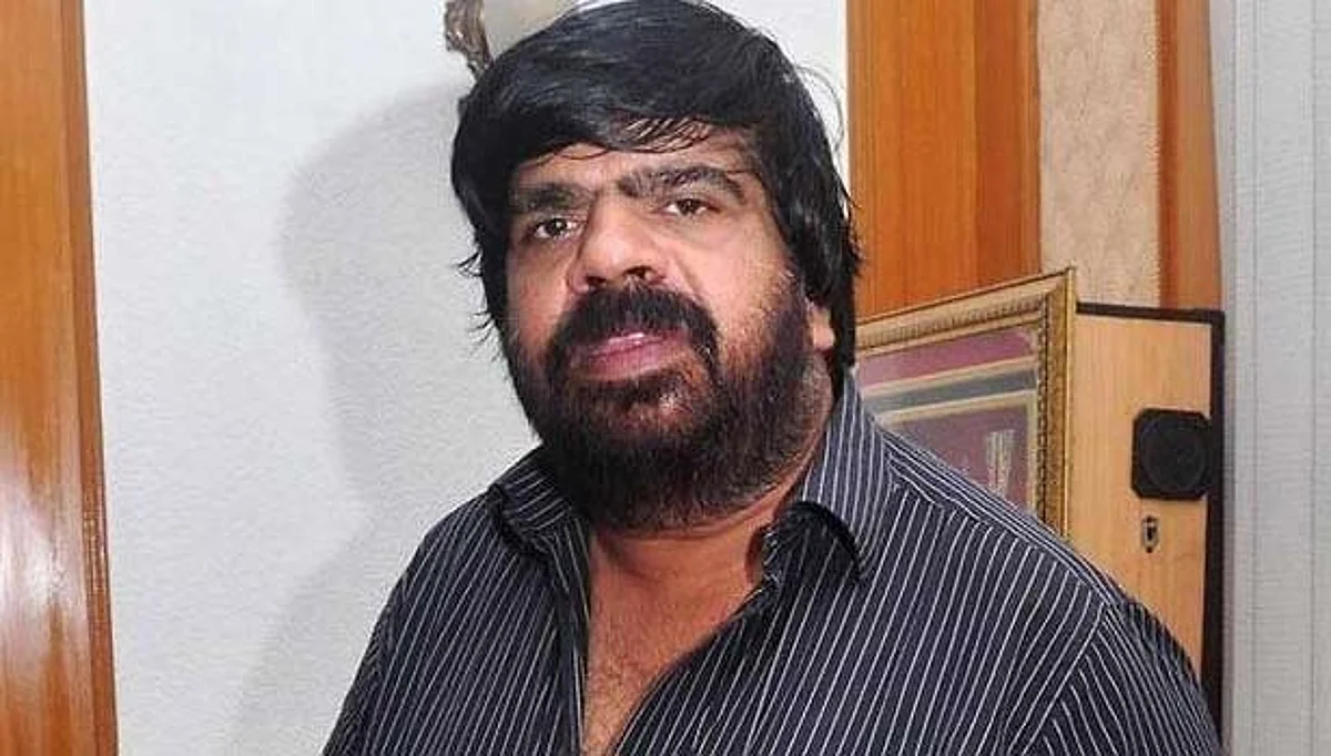 இறைவனின் அருளால் தற்போது பேசிக்கொண்டிருக்கிறேன்: அமெரிக்காவிற்கு சிகிச்சைக்குச் செல்லும் முன் டி.ராஜேந்தர் கண்ணீர் பேட்டி