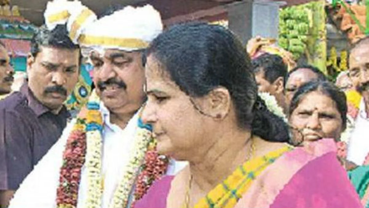 மனைவியுடன் ஈபிஎஸ்