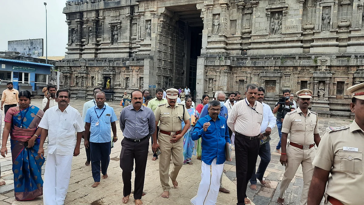 `எத்தனை முறை வந்தாலும் ஆய்வு செய்ய அனுமதிக்க முடியாது': அதிகாரிகள்- தீட்சிதர்கள் இடையே தொடரும் வாக்குவாதம்