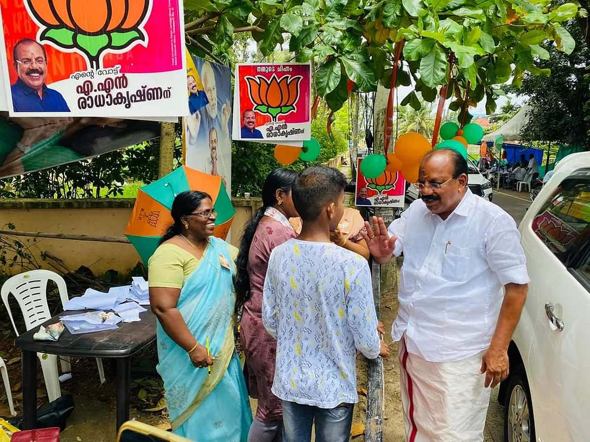பாஜக வேட்பாளர் ராதாகிருஷ்ணன்